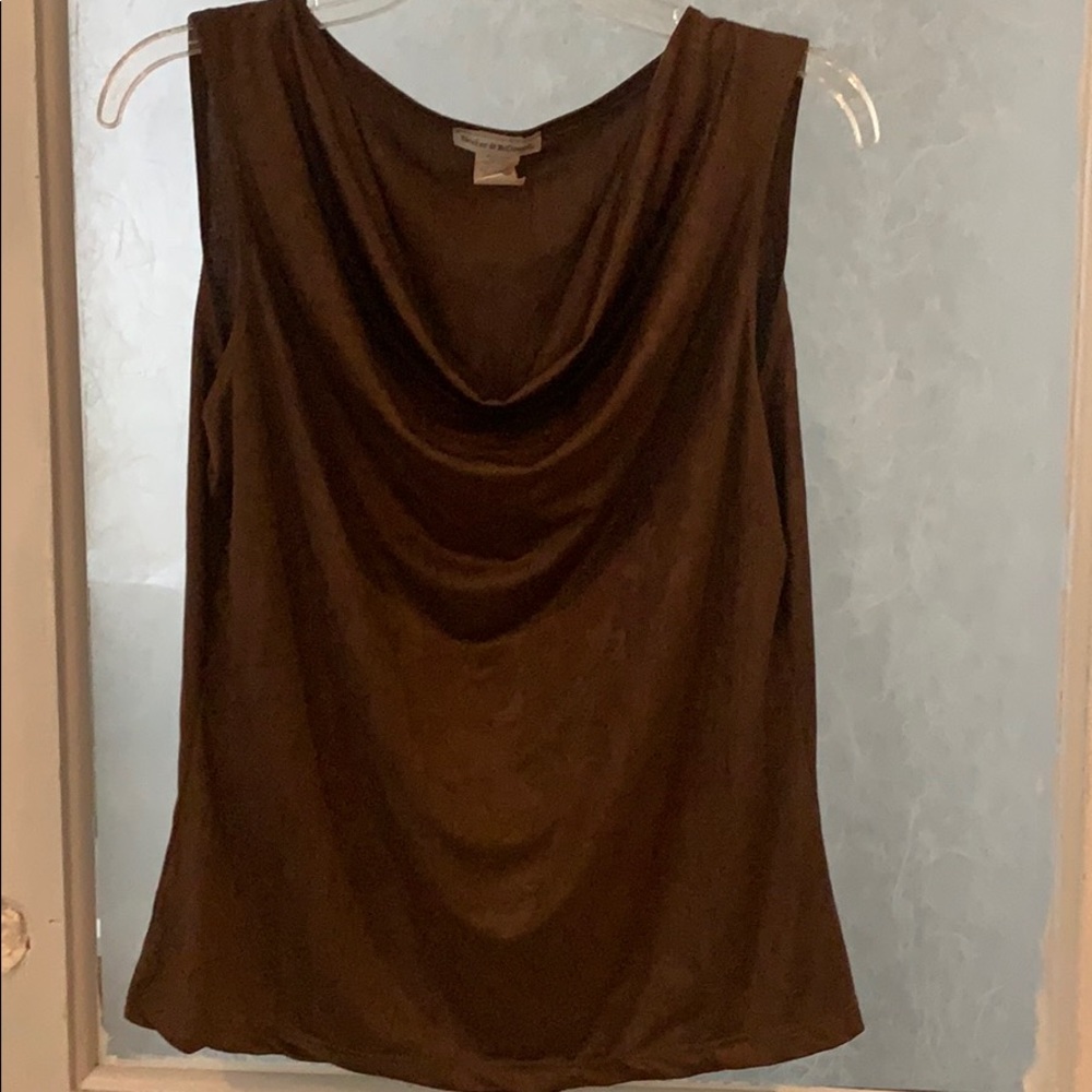 Droop neck silky shirt